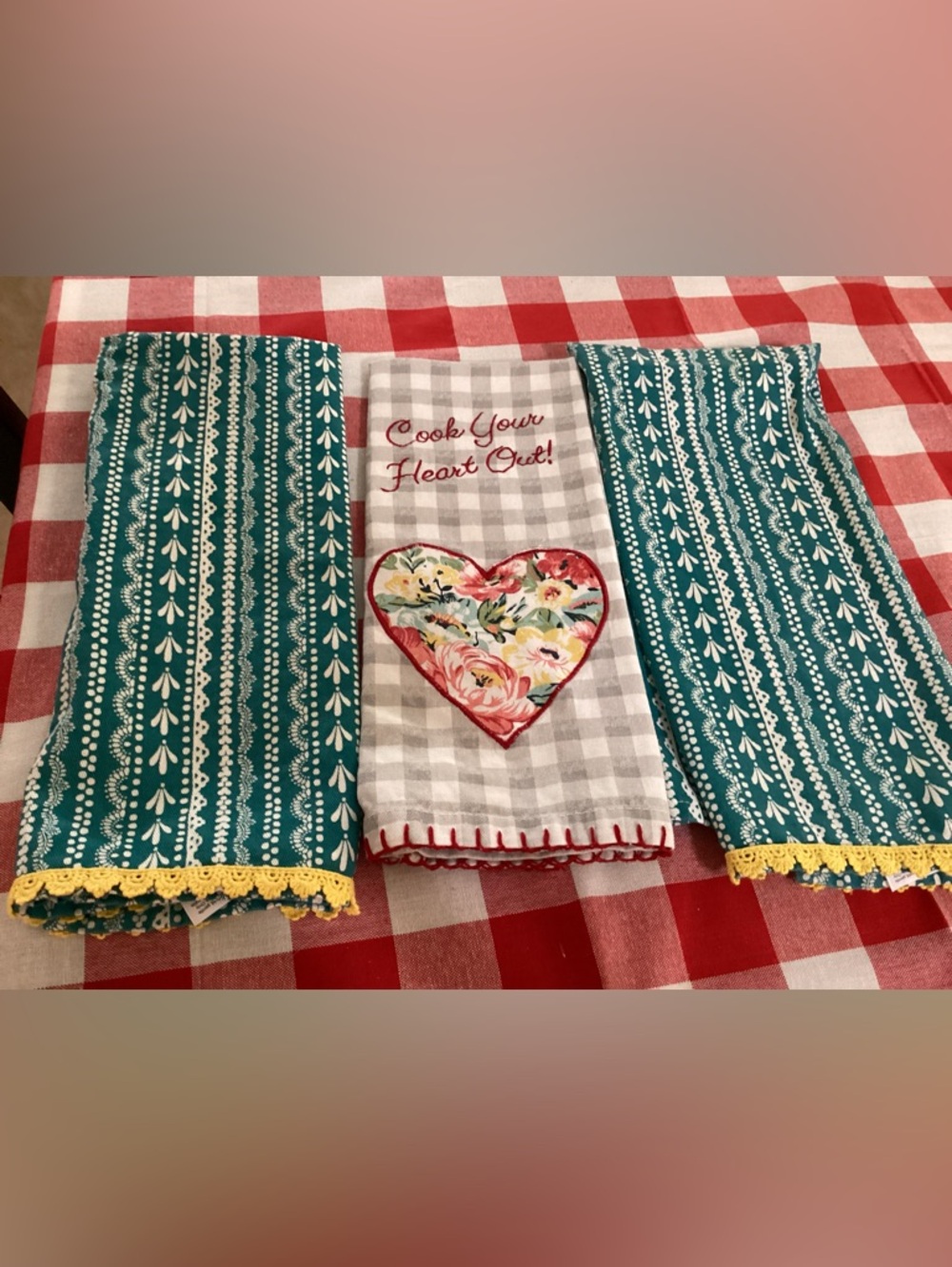 The Pioneer Woman Red, Teal, Gray, Yellow Floral Heart Kitchen Towels